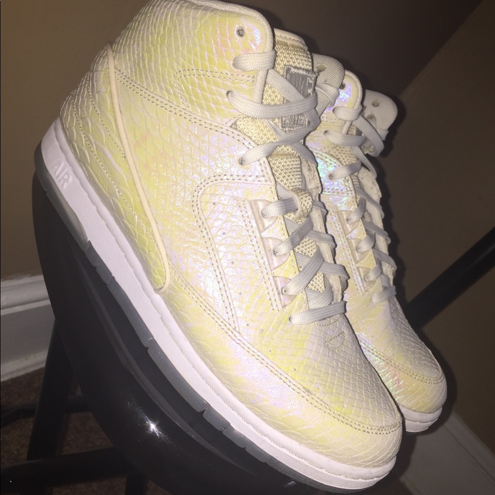 Jordan Retro 2’s Python Prm - Picture 2 of 3